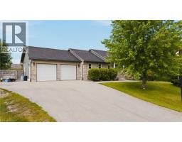 14 REGENCY Drive - 3