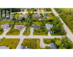14 REGENCY Drive - 36