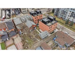 133-135 WELLINGTON Street N - 15