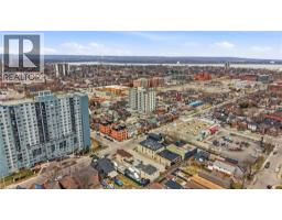 133-135 WELLINGTON Street N - 19