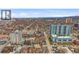 133-135 WELLINGTON Street N - 21