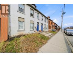 133-135 WELLINGTON Street N - 4