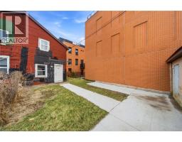 133-135 WELLINGTON Street N - 9