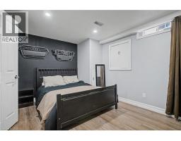 18 GOWINLOCK Court - 43