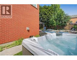 18 GOWINLOCK Court - 8