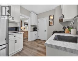 176 CROSS Street E - 13