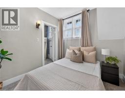 176 CROSS Street E - 30