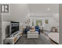 208 VICTORIA Street - 39