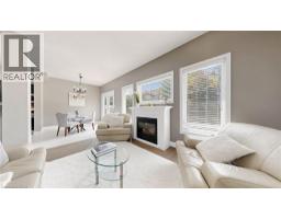 18 SPENCER Crescent - 1