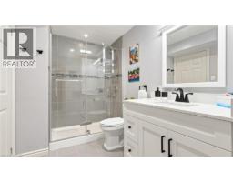 13 OAKDALE Boulevard - 33