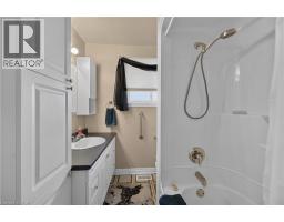 5 KENTLEY Drive - 24