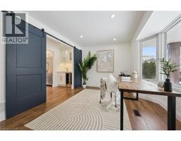 601 SANDRINGHAM Drive - 11