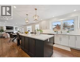 601 SANDRINGHAM Drive - 4