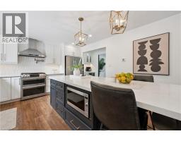 601 SANDRINGHAM Drive - 6