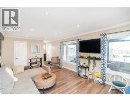 443 ELEVENTH Road E - 9