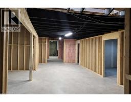 2048 ALBERT Street S - 18