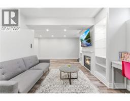 34 LORRAINE Crescent - 32