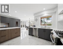 1194 QUEEN VICTORIA Avenue - 17