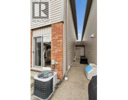 23 VALLEYBROOK Drive - 35