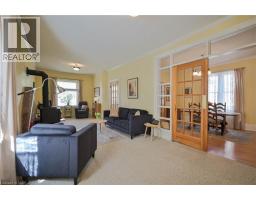 25 AHRENS Street W - 12