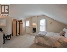 25 AHRENS Street W - 16
