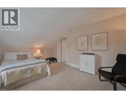 25 AHRENS Street W - 17