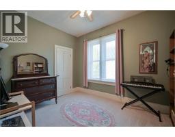 25 AHRENS Street W - 19