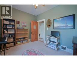 25 AHRENS Street W - 20