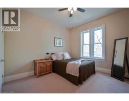 25 AHRENS Street W - 25