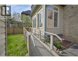 25 AHRENS Street W - 34