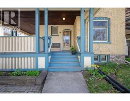 25 AHRENS Street W - 4