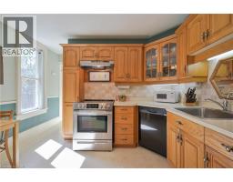 25 AHRENS Street W - 6