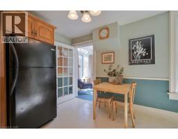 25 AHRENS Street W - 8