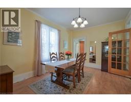 25 AHRENS Street W - 9