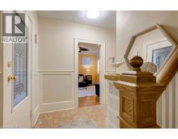 16 BORDEN Avenue N - 10