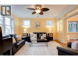 16 BORDEN Avenue N - 11