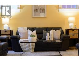 16 BORDEN Avenue N - 12