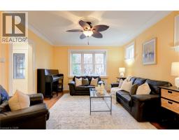 16 BORDEN Avenue N - 13