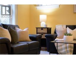 16 BORDEN Avenue N - 14