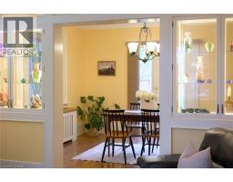 16 BORDEN Avenue N - 16