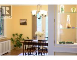 16 BORDEN Avenue N - 17