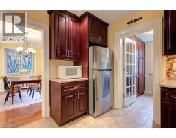 16 BORDEN Avenue N - 25