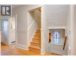 16 BORDEN Avenue N - 27