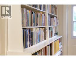 16 BORDEN Avenue N - 29
