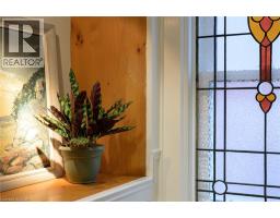 16 BORDEN Avenue N - 31