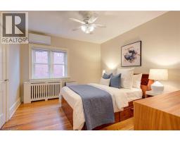 16 BORDEN Avenue N - 32