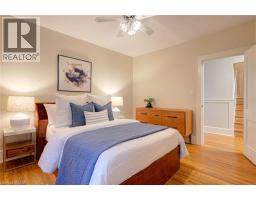 16 BORDEN Avenue N - 34
