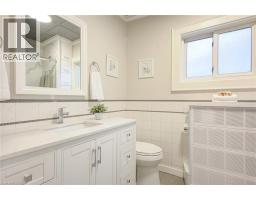 16 BORDEN Avenue N - 36