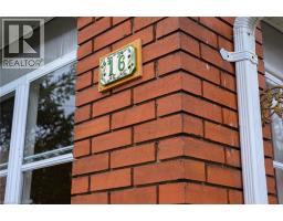 16 BORDEN Avenue N - 4