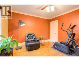 16 BORDEN Avenue N - 42